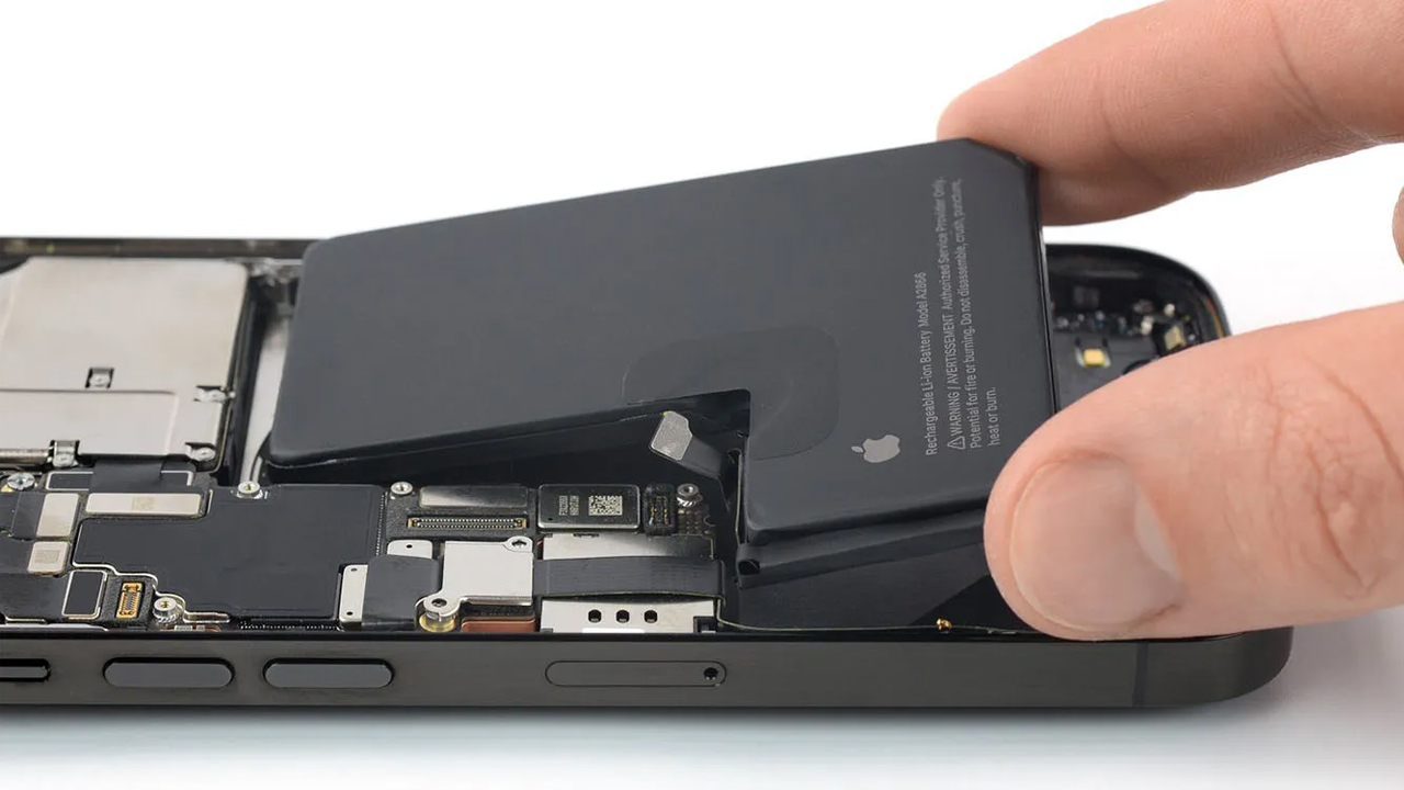 Thay pin iPhone có bị mất dữ liệu không? Có cần nhập lại iCloud?